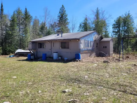 Secluded 40-Acre Hunting Cabin