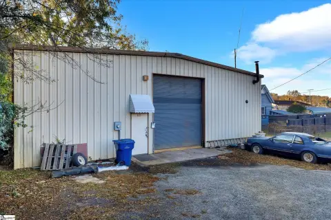 Automotive Garage with Residential Home