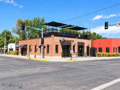 Two-Tenant NNN Commercial Building