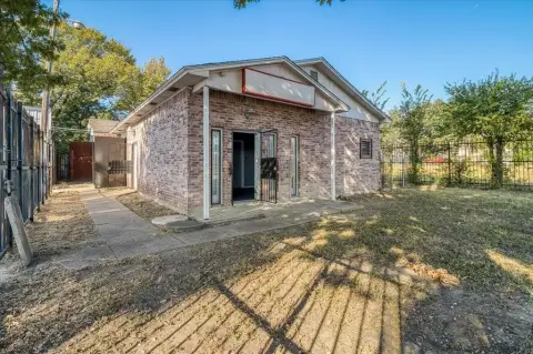 Versatile Commercial Space For Lease