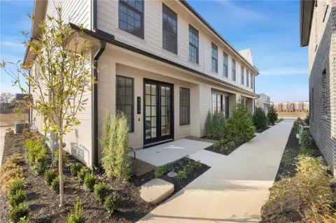 Mixed-Use Townhome in Rogers, AR