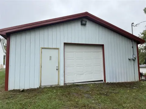 Metal Shop Building Auction