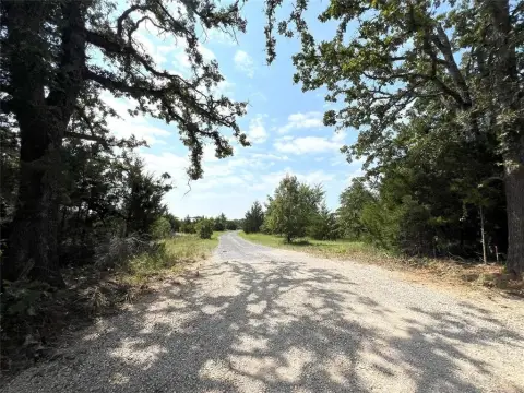 Versatile Warehouse on 20 Acres