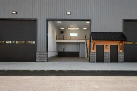 New Luxury Storage and Workspace