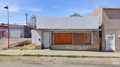 Mixed-Use Building in Taft, CA