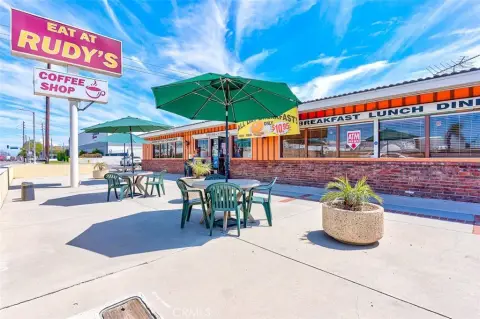 Freestanding Restaurant with Real Estate