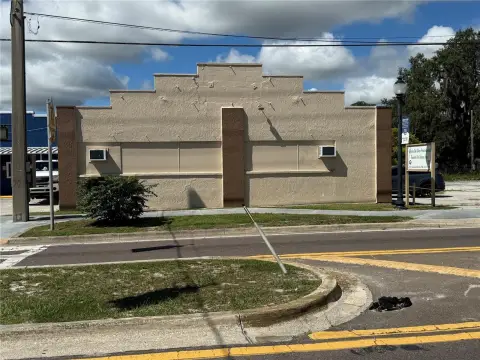 Versatile Building in Downtown Polk