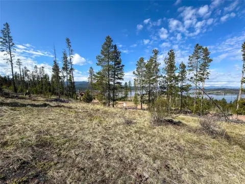 Land with Panoramic Mountain Views