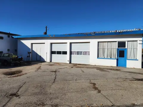 2-Bay Specialty Property