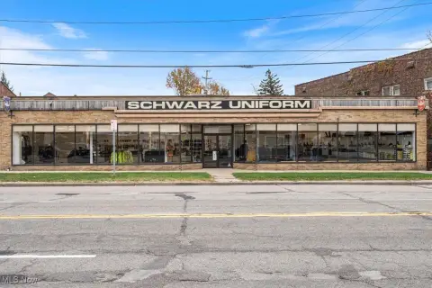 Versatile Retail Building Near I-480