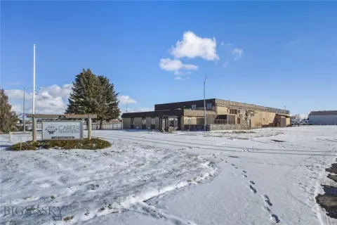 Belgrade Warehouse with Yard Space