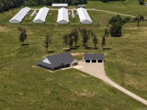 12-House Poultry Farm