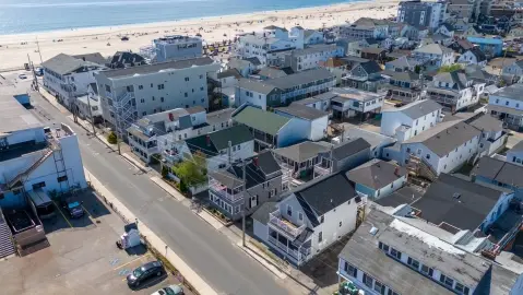 Furnished Multi-Unit Near Beach