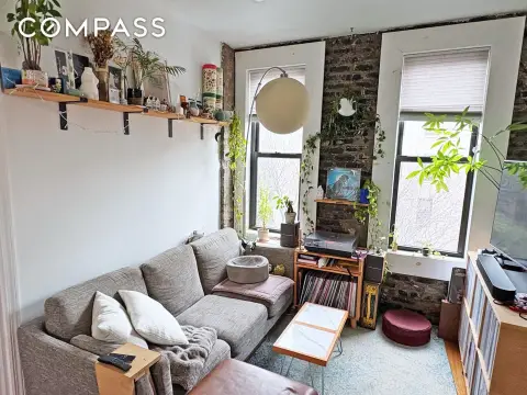 Renovated 2-Bedroom Apartment in Williamsburg