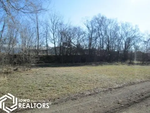 Chariton, Iowa Commercial Land