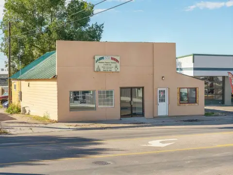 Versatile Commercial Property in American Falls