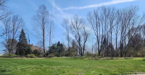 Buildable Lot in Wayside Lakes