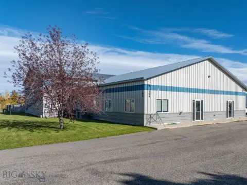 Spacious Warehouse in Four Corners