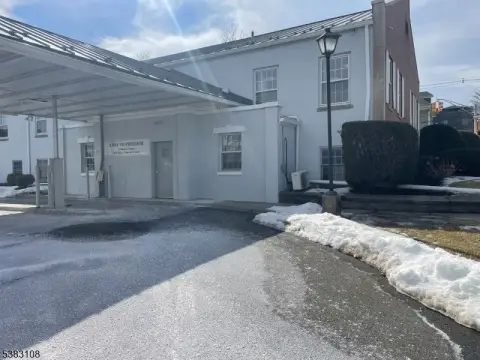 Retail Space in Newton Town