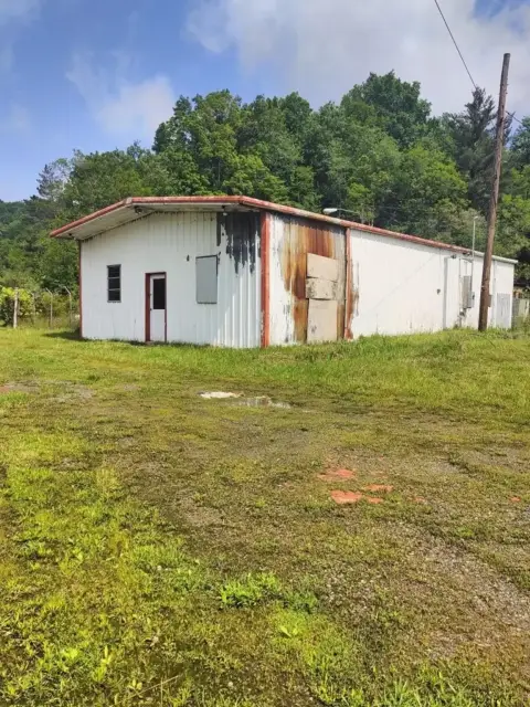 Versatile Metal Building on Main Road