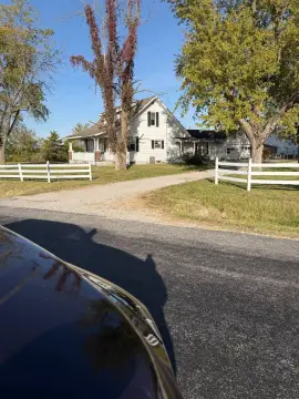 Pocahontas Farm with Outbuildings