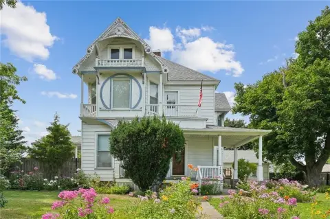 Victorian Triplex with Courtyard