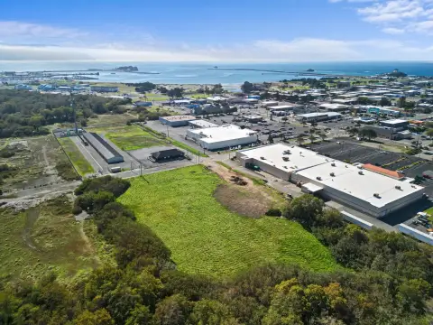 Three-Parcel Commercial Land
