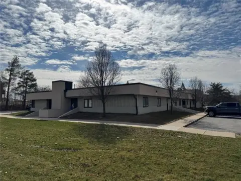 Versatile Building Near Twin Pines