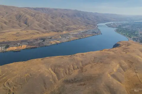 Expansive Acreage in Clarkston, WA