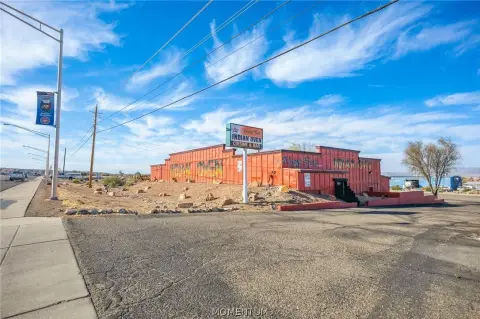 Restaurant and Bar Building