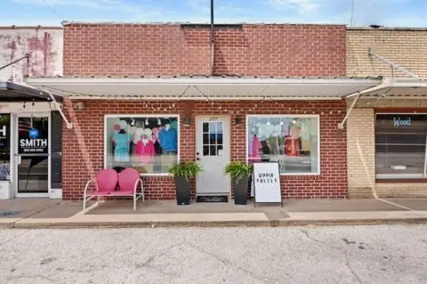Charming Commercial Building in Quitman