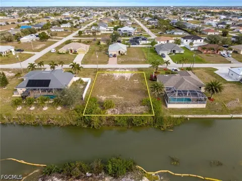 Waterfront Lot in Cape Coral