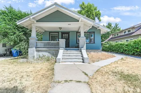 Charming Triplex Near Utah State