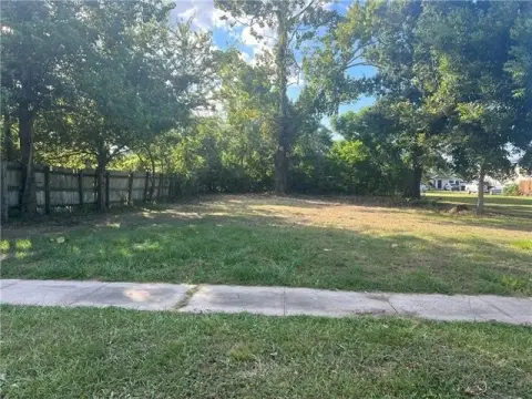 Residential Land in Chalmette Vista