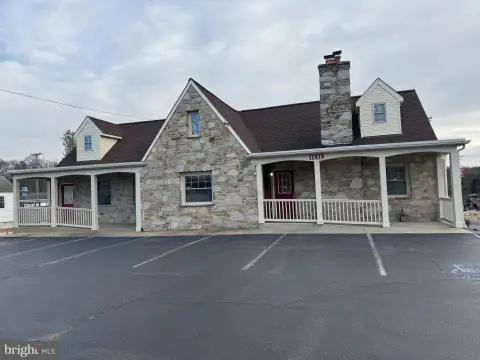 MIDDLE RIVER Commercial Units Available