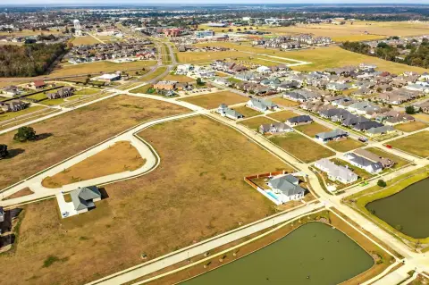Land Overlooking Lake in Thibodaux