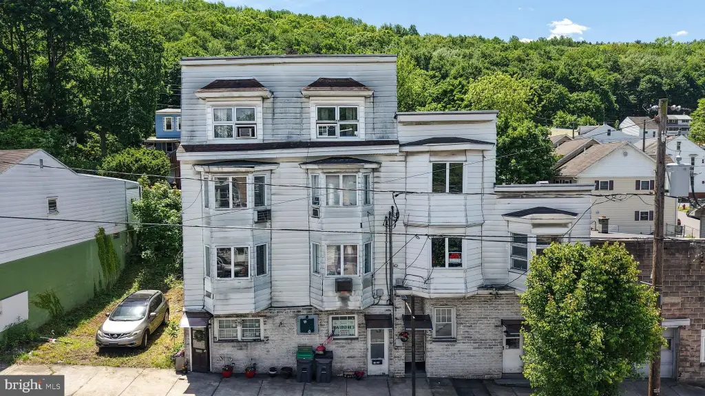 33 W Main St, Girardville, PA 17935