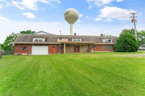 Flex Building With Pull-Through Garage