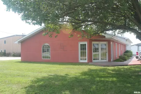 Office/Warehouse Building with Storage