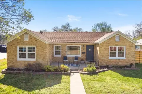 Renovated Home Downtown Bentonville