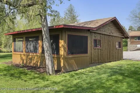 Remodeled Riverfront Resort Cabin