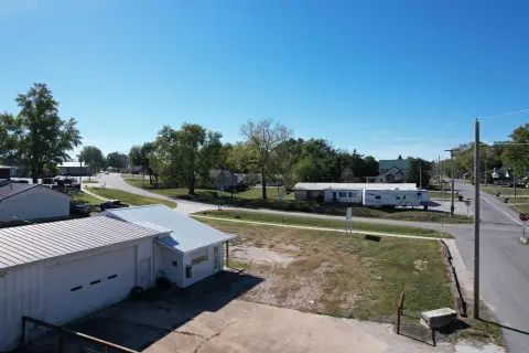 Flex Space with Vehicle Lift