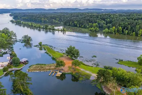 Waterfront Peninsula on Coosa River