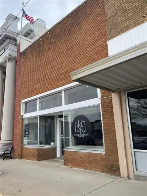 Adaptable Retail/Office Space on Square