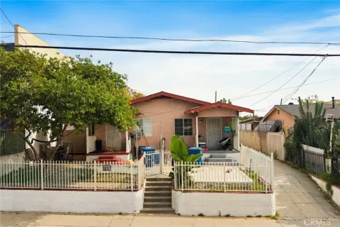 Versatile Triplex in Boyle Heights