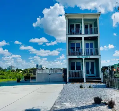 Single-Family Home with Buildable Lots