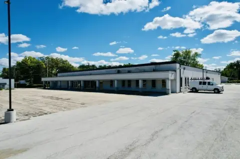 Worth, IL Commercial Building