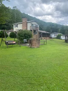 PINEVILLE, WV - Versatile Property