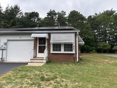 Duplex in Adult Community with Sunroom