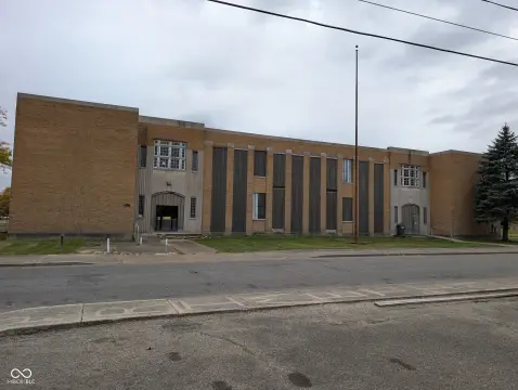 Versatile Mixed-Use Building For Lease